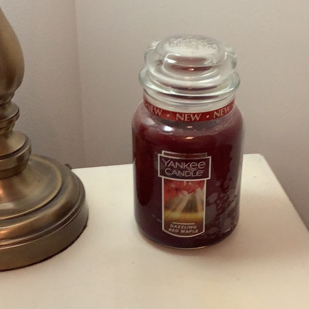 Yankee Candle Dazzling Red Maple Scented Large Jar, 22 oz.